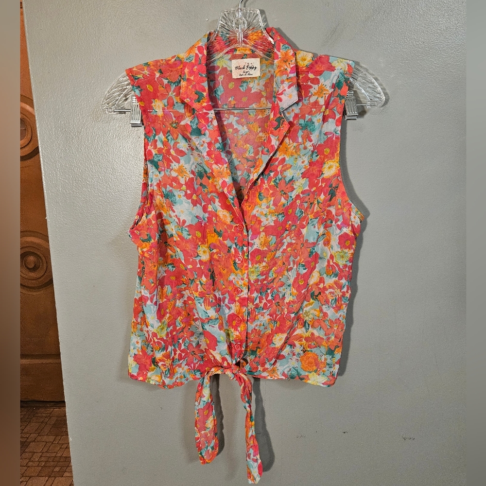 Black Poppy Sheer Sleeveless Top 5 Items $10